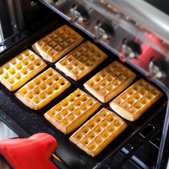 Lekue 2'li Kırmızı Silikon Waffle Kalıbı
